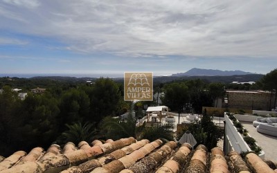 Фантастическая вилла с панорамным видом на море..